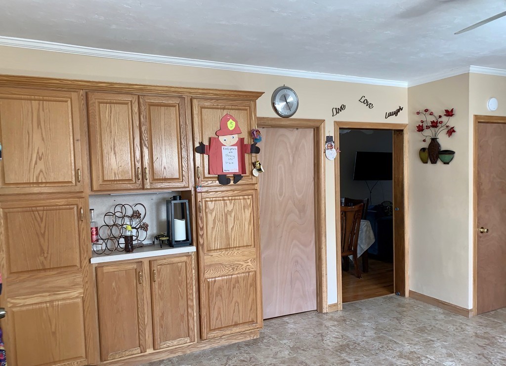 24 Davis Street Springfield, MA 01104 - Photo 4 of 29