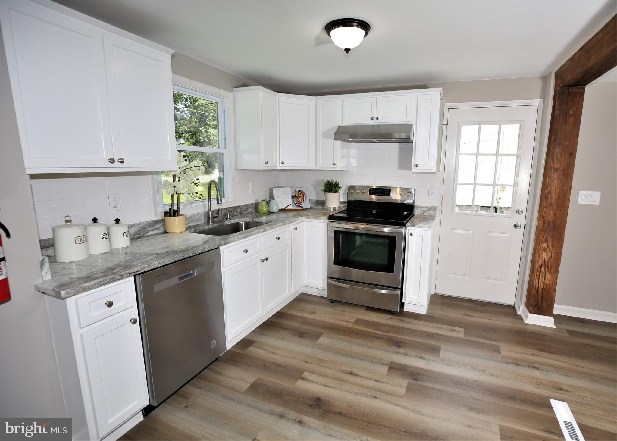 26 Hornerstown Road Cream Ridge, NJ 08514 - Photo 3 of 22
