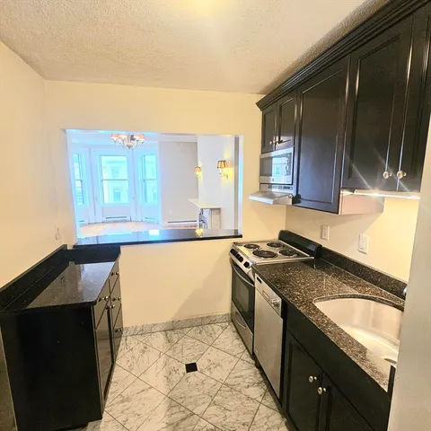 $3,100 | 185 Beacon Street, Unit 4F, Boston, MA 02116