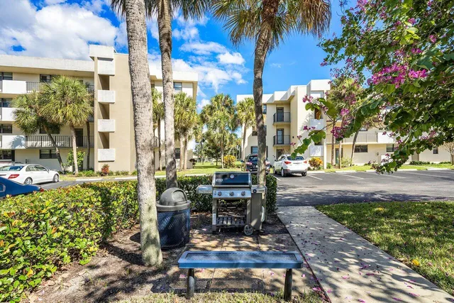 $279,000 | 2420 DC Country Club Boulevard, Unit 205D, Deerfield Beach, FL 33442
