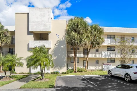 $279,000 | 2420 DC Country Club Boulevard, Unit 205D, Deerfield Beach, FL 33442