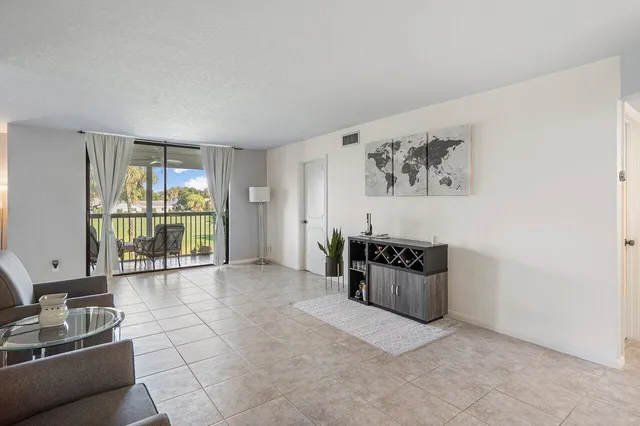 $279,000 | 2420 DC Country Club Boulevard, Unit 205D, Deerfield Beach, FL 33442