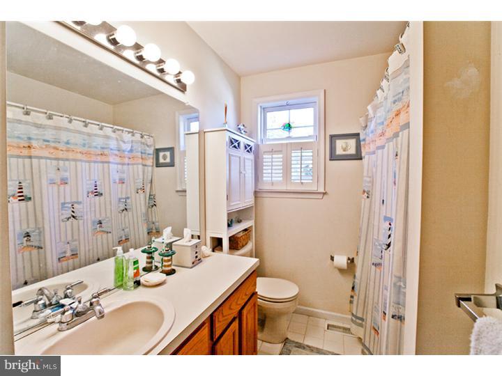 649 Renz Street Philadelphia, PA 19128 - Photo 24 of 25 Bathroom