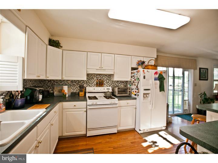 649 Renz Street Philadelphia, PA 19128 - Photo 7 of 25 Kitchen