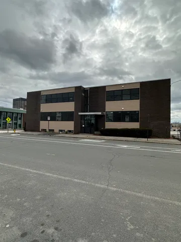 $2,050 | 530 Chestnut Street, Unit 2, Manchester, NH 03101