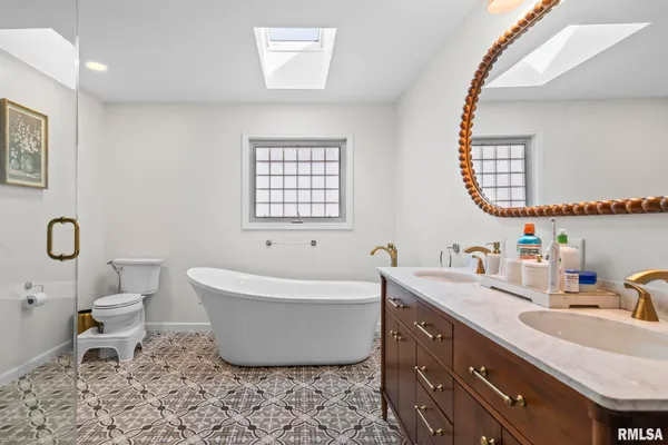 $400,000 | 308 Winter Park Drive, Chatham, IL 62629