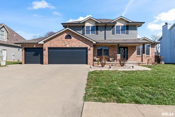 $400,000 | 308 Winter Park Drive, Chatham, IL 62629