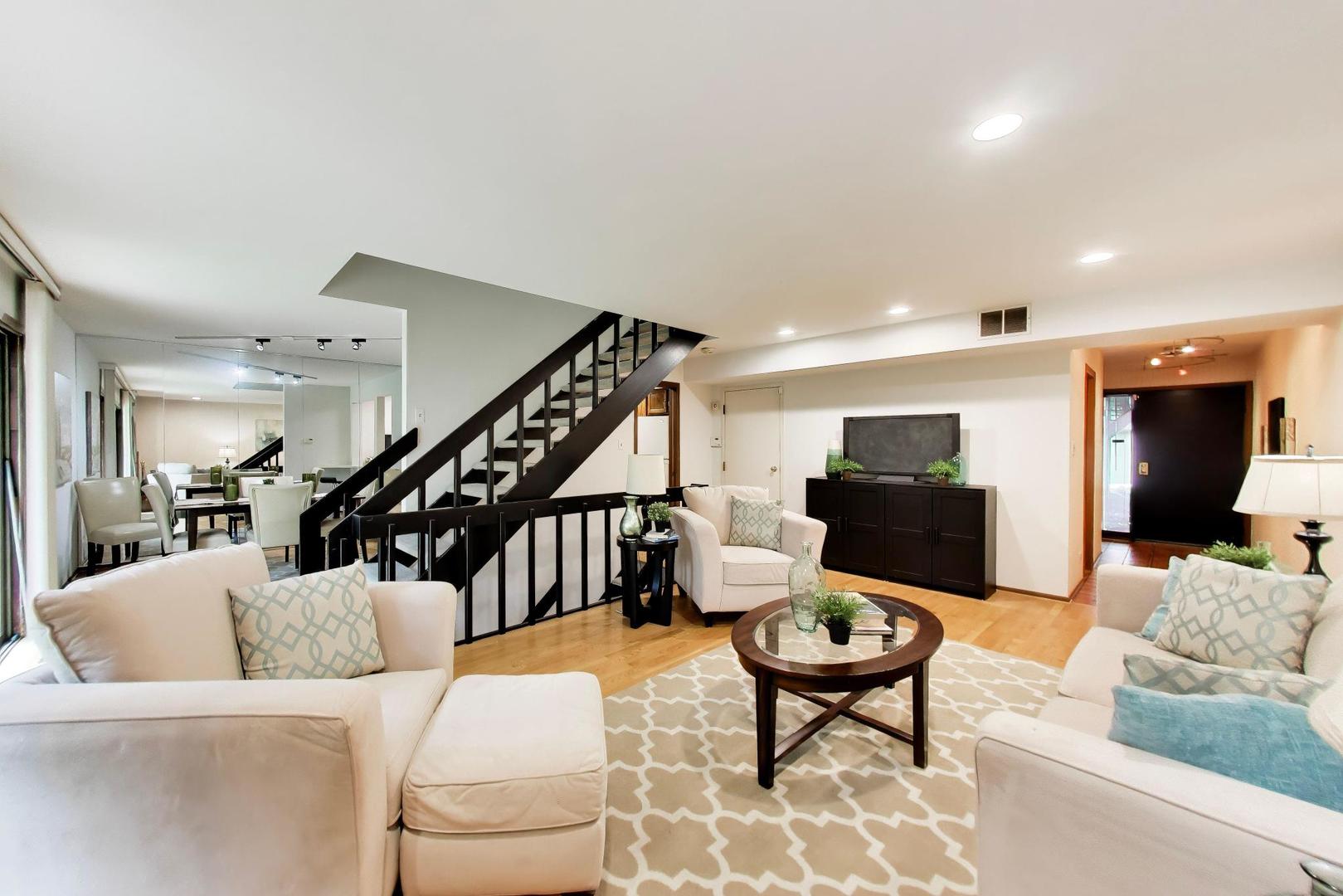 1609 Winnetka Road Glenview, IL 60025 - Photo 3 of 43