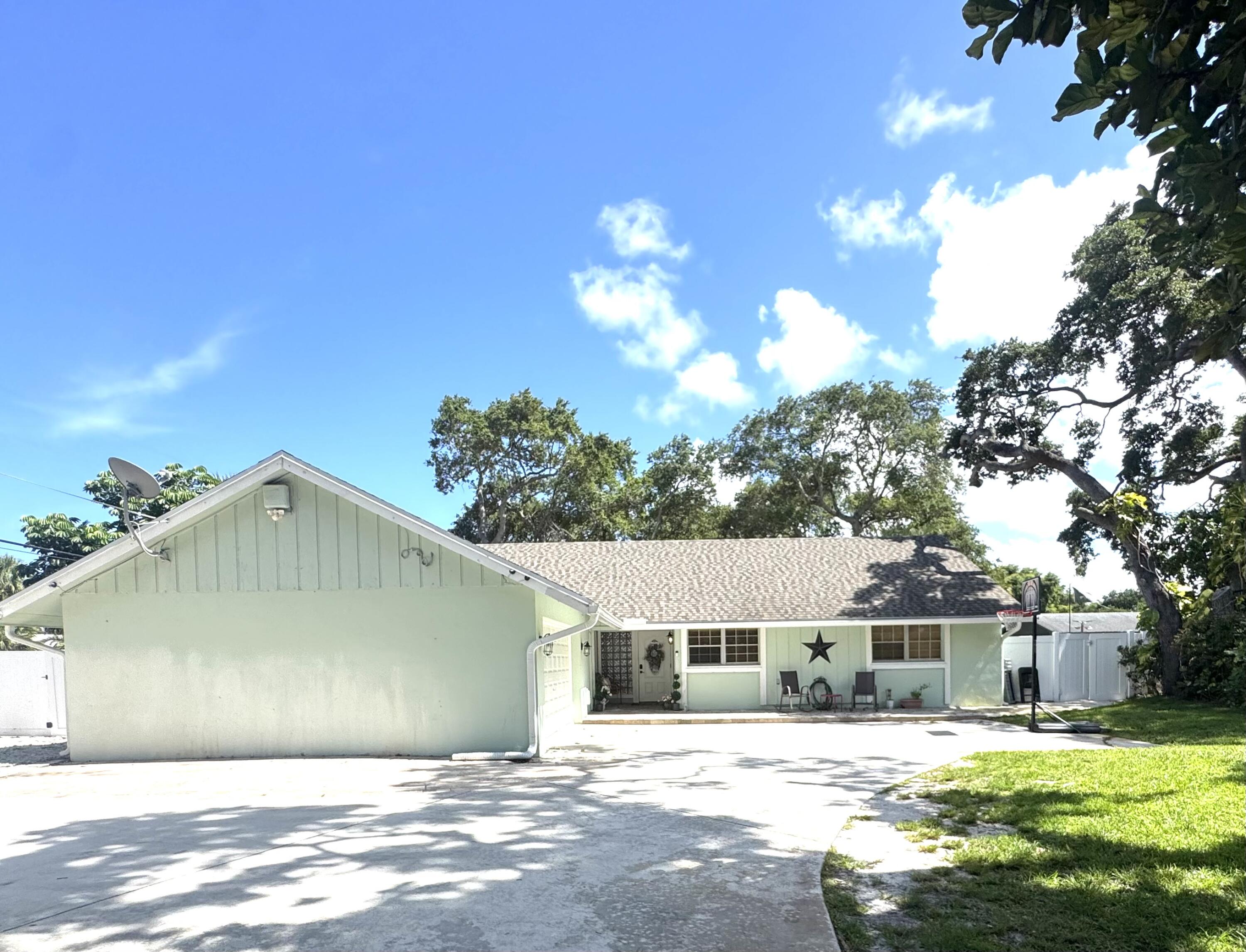 2518 Ranch House Road West Palm Beach, FL 33406 - Photo 2 of 26 IMG_2968