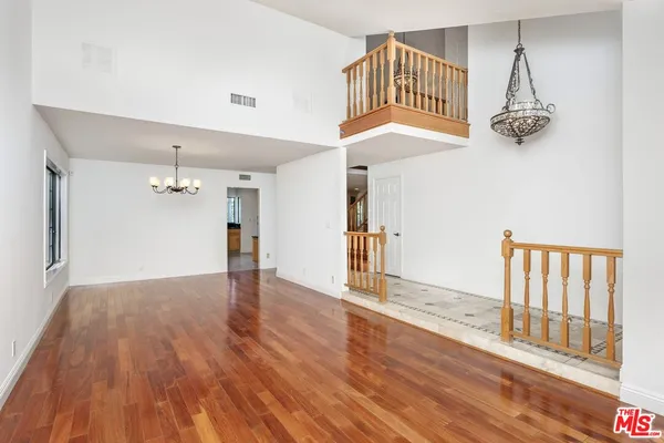 $8,100 | 13031 West Magnolia Boulevard, Sherman Oaks, CA 91423