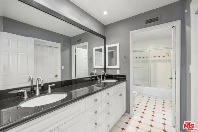 $8,200 | 13031 West Magnolia Boulevard, Sherman Oaks, CA 91423