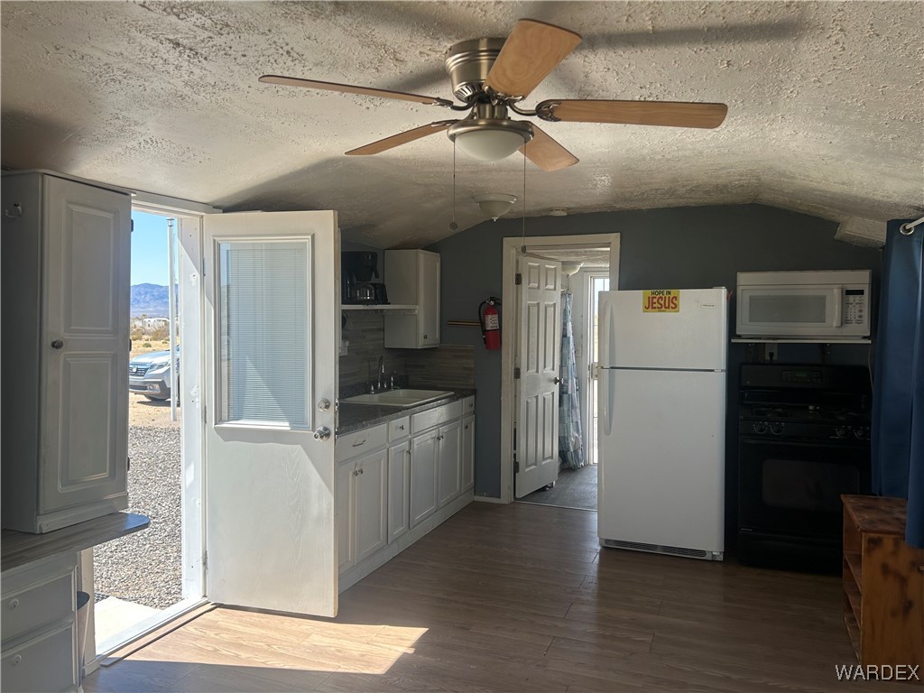 3412 Morenci Road Golden Valley, AZ 86413 - Photo 8 of 37 Kitchen