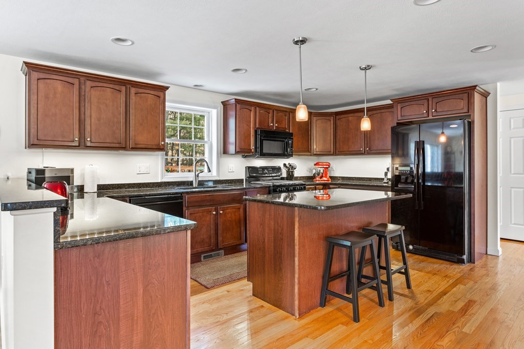 37 Bufton Farm Road Clinton, MA 01510 - Photo 4 of 42 Gallery Image 4