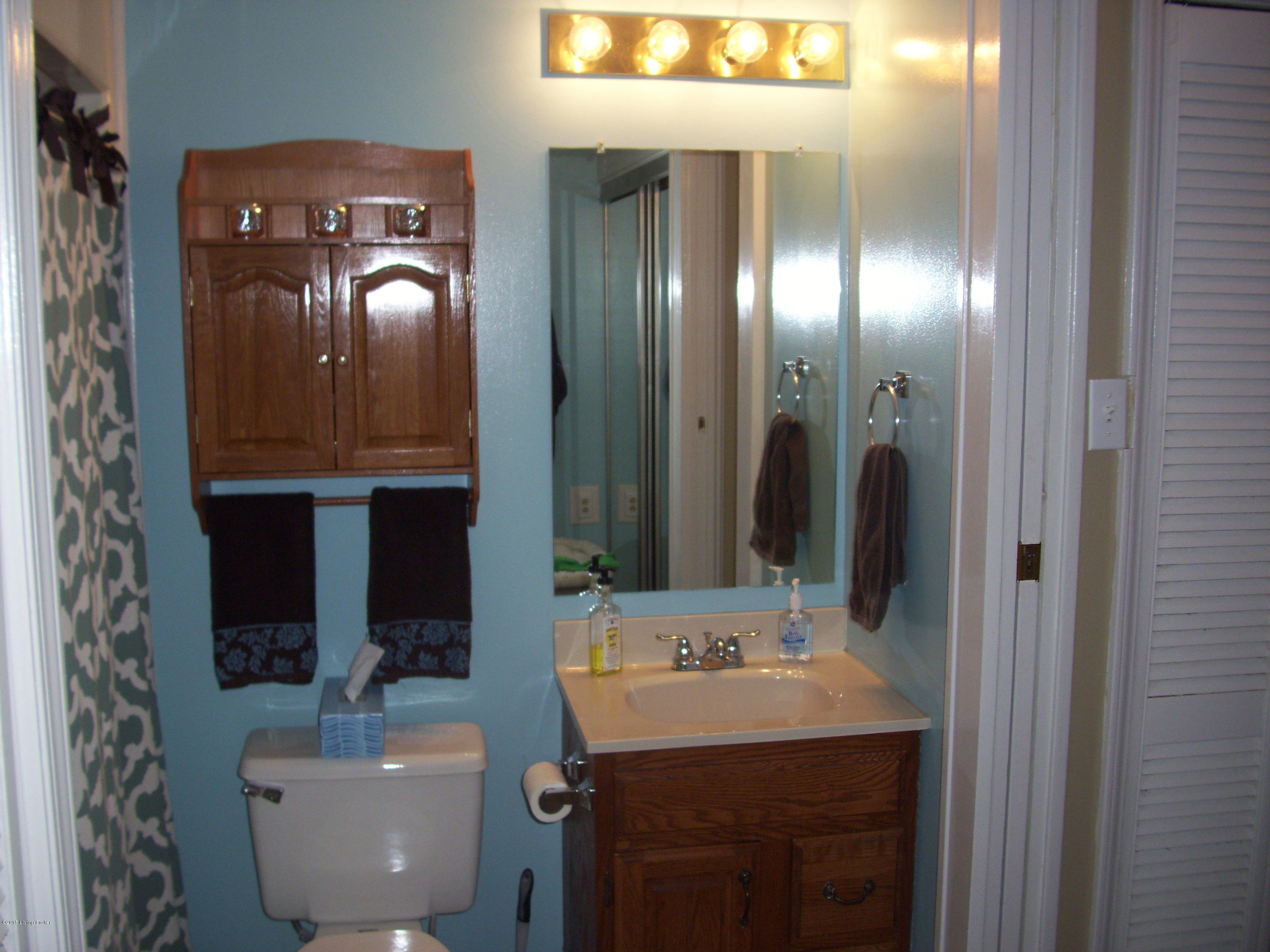 10001 Robsion Road Louisville, KY 40299 - Photo 17 of 23 Large bathroom