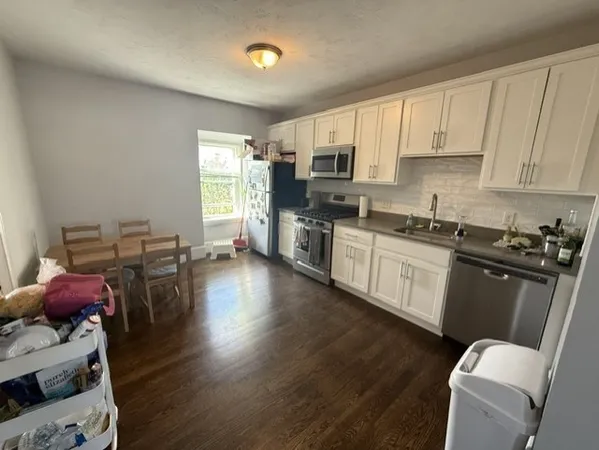 $2,800 | 10 Cross Street, Unit 3, Somerville, MA 02145