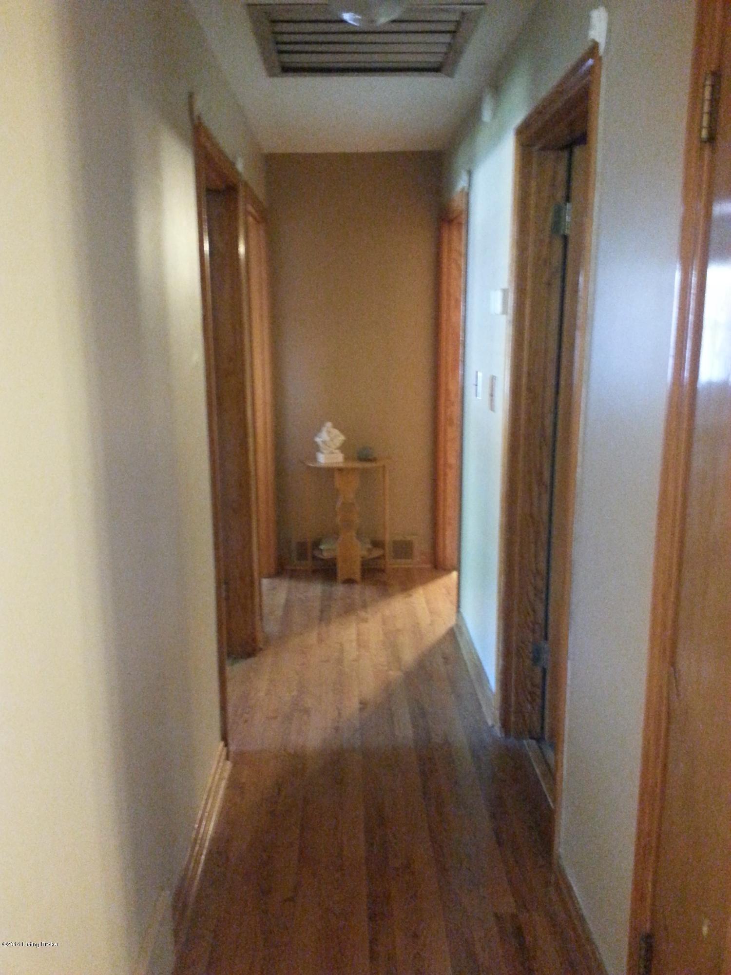 1912 Lynn Lea Road Louisville, KY 40216 - Photo 8 of 20 8