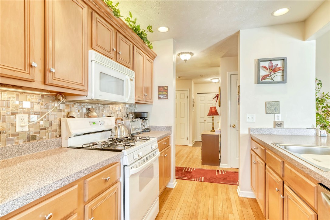 107 McKay Drive Webster, NY 14580 - Photo 18 of 39