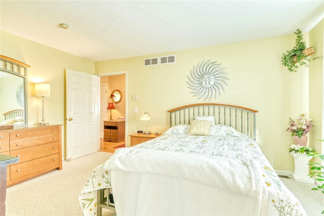 107 McKay Drive Webster, NY 14580 - Photo 22 of 39