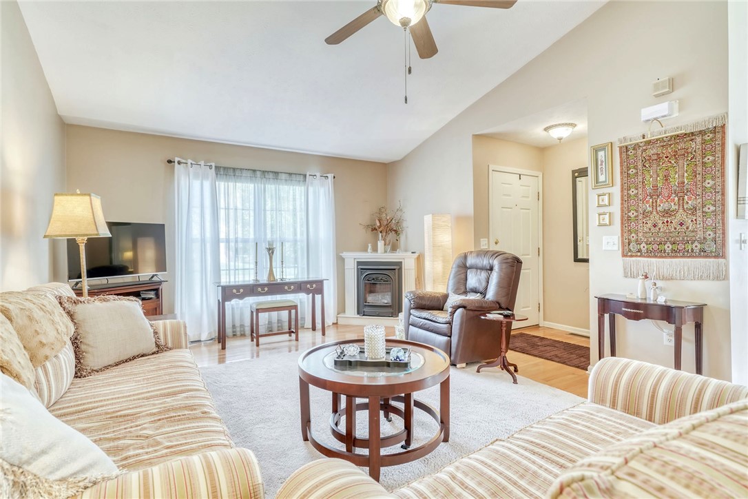 107 McKay Drive Webster, NY 14580 - Photo 4 of 39