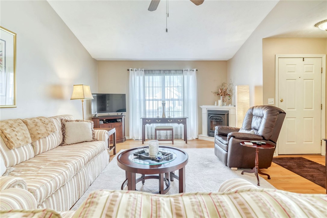 107 McKay Drive Webster, NY 14580 - Photo 5 of 39