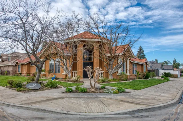 $675,000 | 753 Bedford Avenue, Clovis, CA 93611