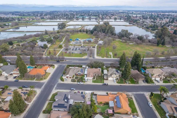 $690,000 | 753 Bedford Avenue, Clovis, CA 93611