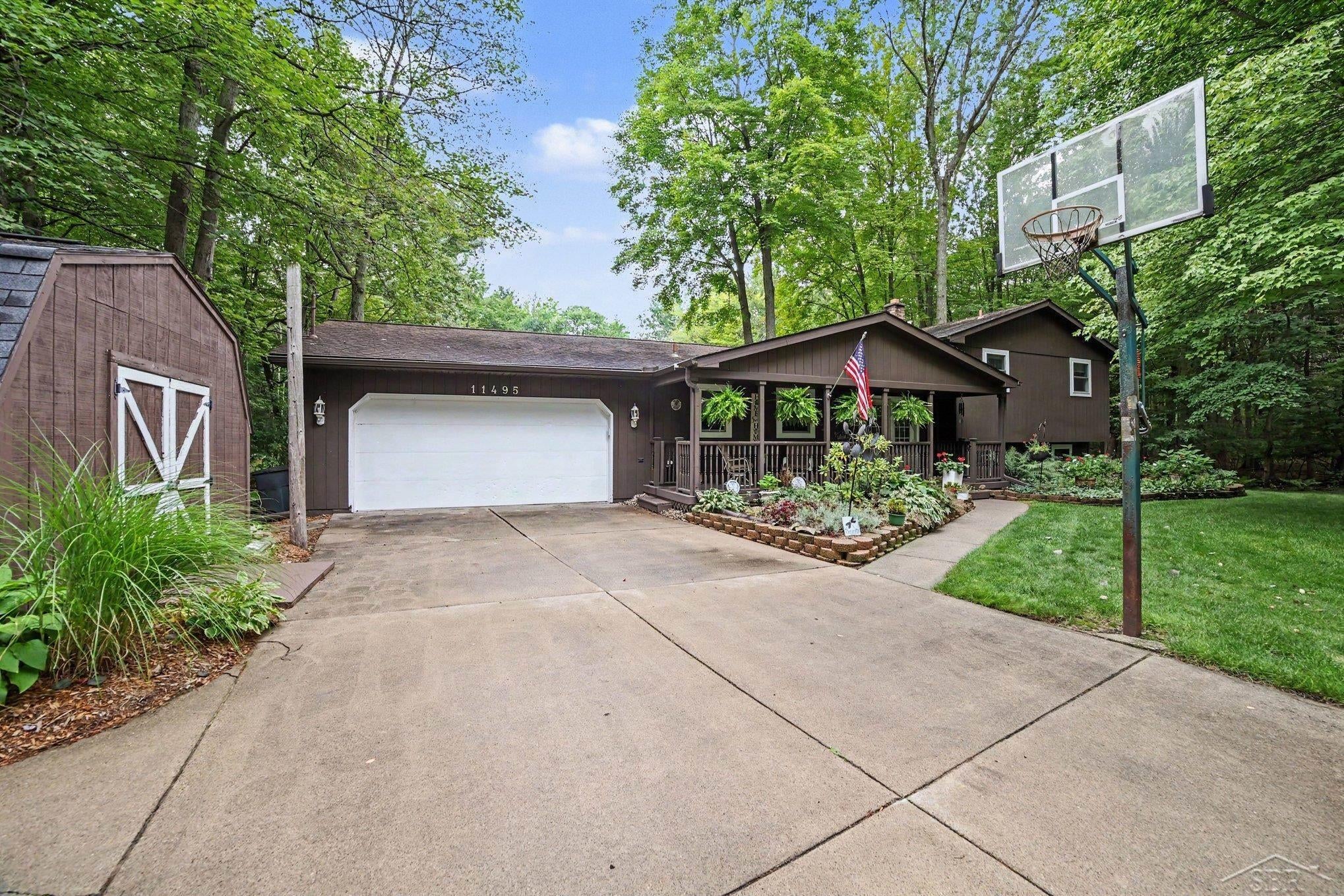 11495 Geddes Road Freeland, MI 48623 - Photo 2 of 30 Gallery Image 2
