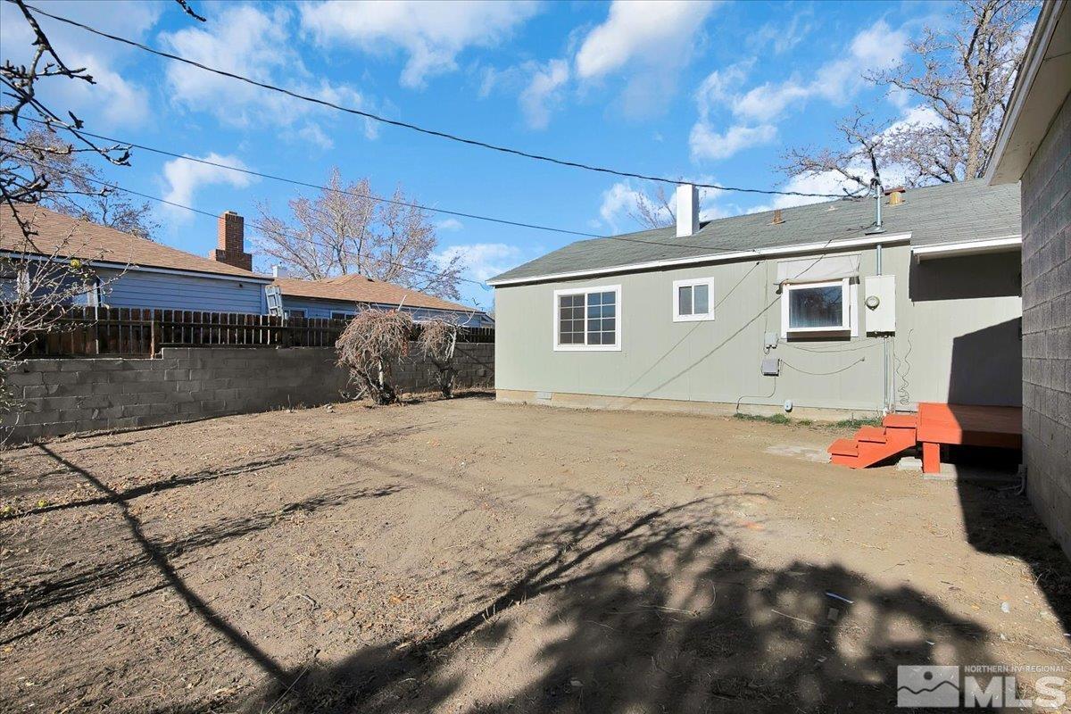 1630 Dayton Way Reno, NV 89502 - Photo 28 of 36 a backyard of a house