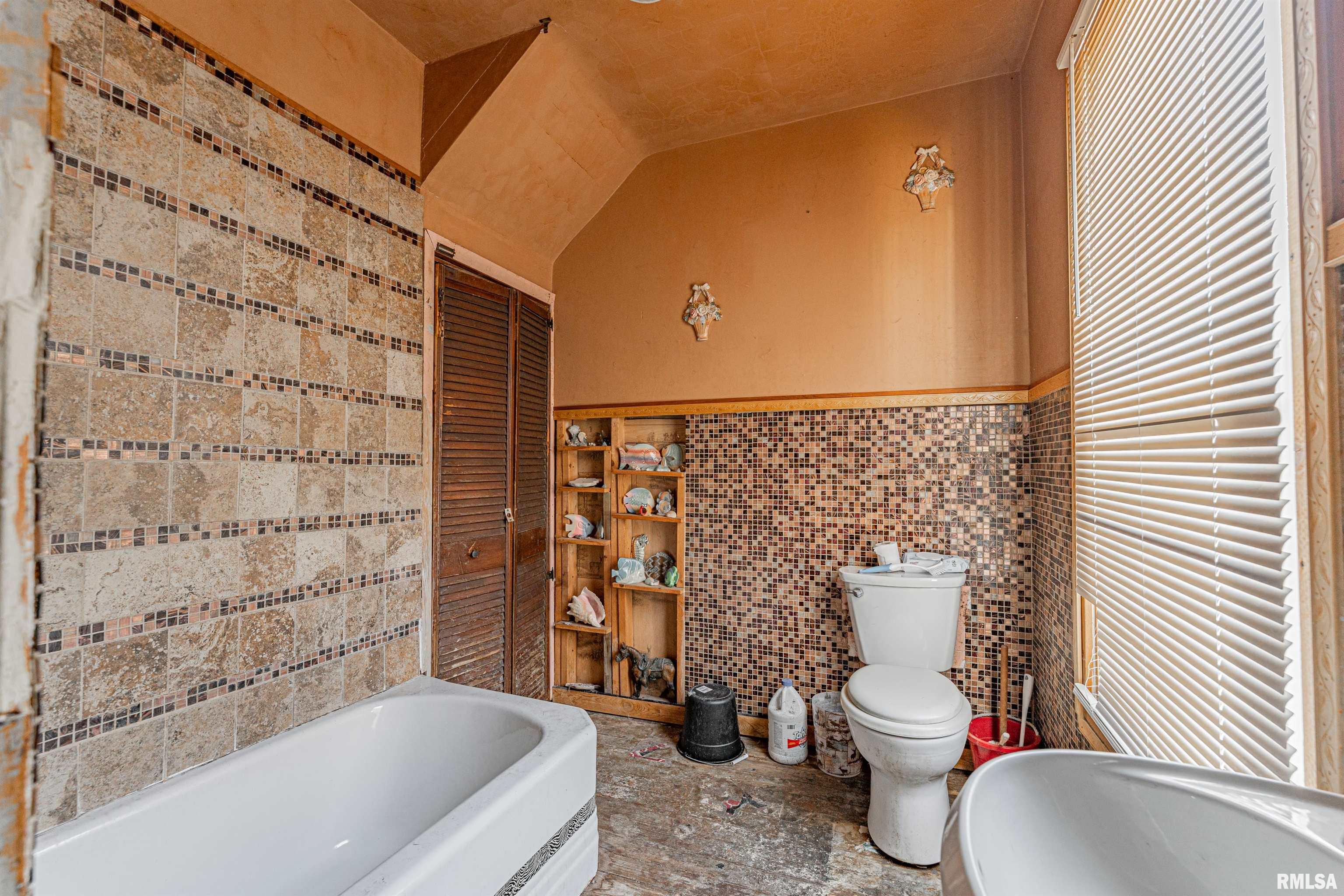 302 4th Street Lincoln, IL 62656 - Photo 12 of 23