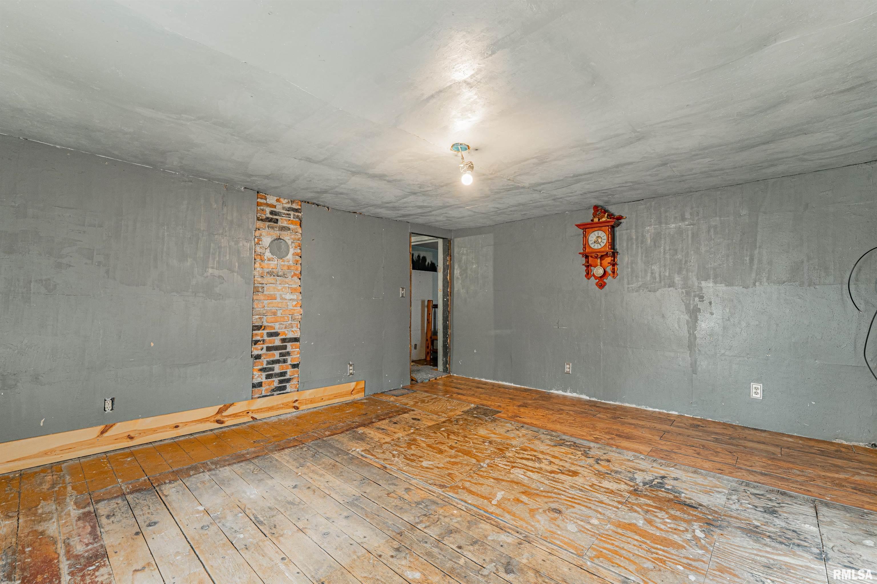 302 4th Street Lincoln, IL 62656 - Photo 17 of 23