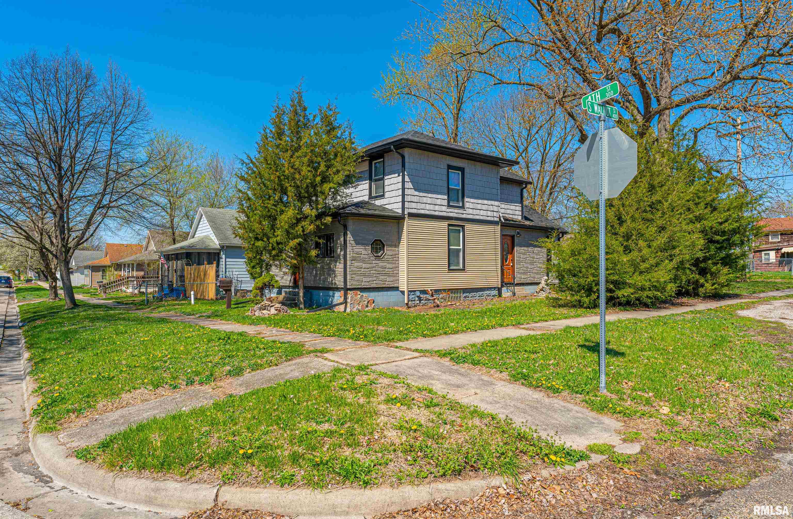 302 4th Street Lincoln, IL 62656 - Photo 2 of 23