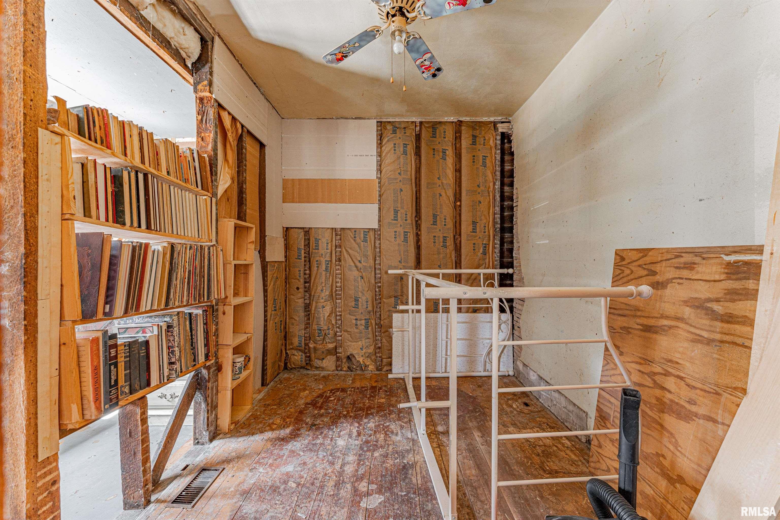 302 4th Street Lincoln, IL 62656 - Photo 7 of 23