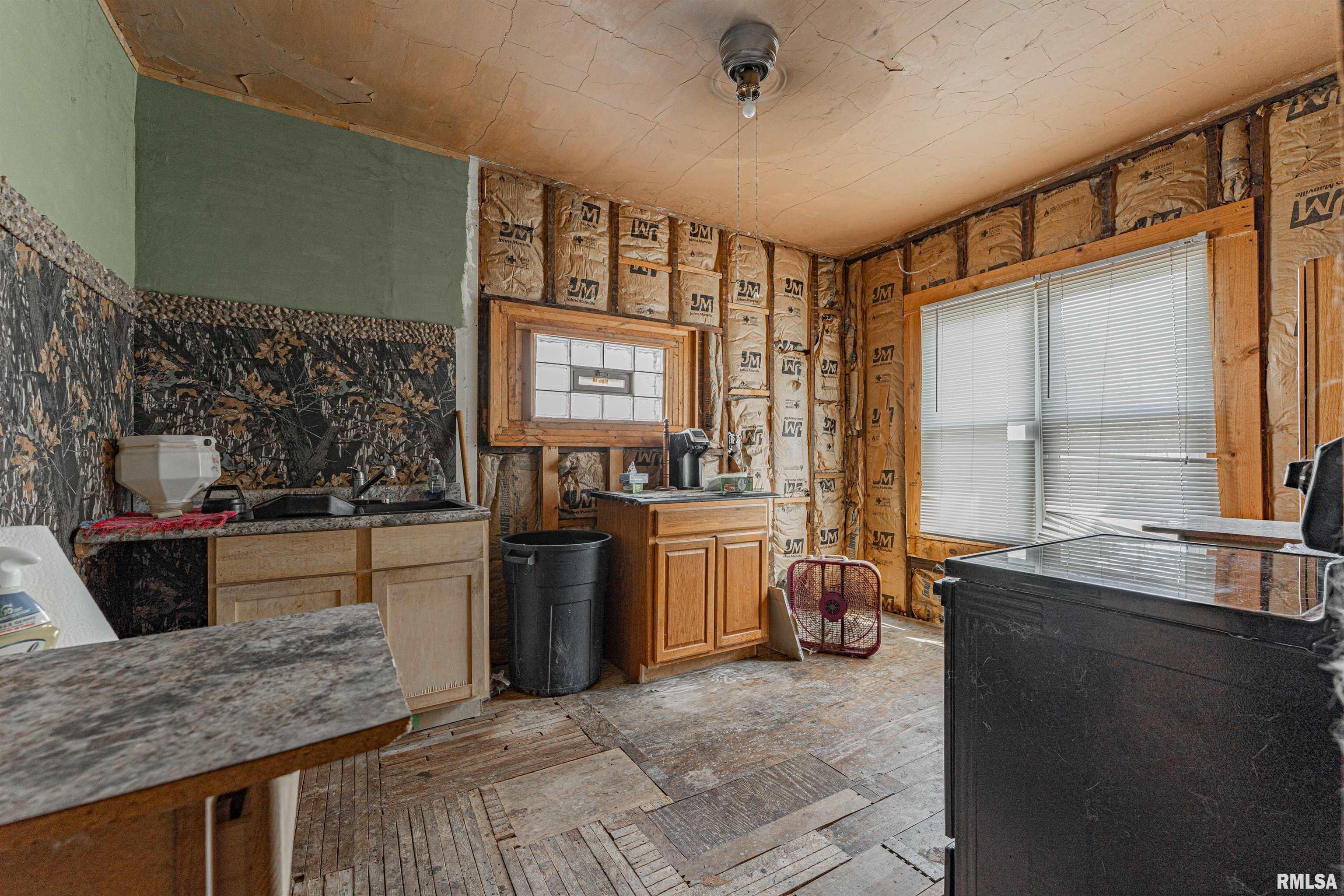 302 4th Street Lincoln, IL 62656 - Photo 10 of 23