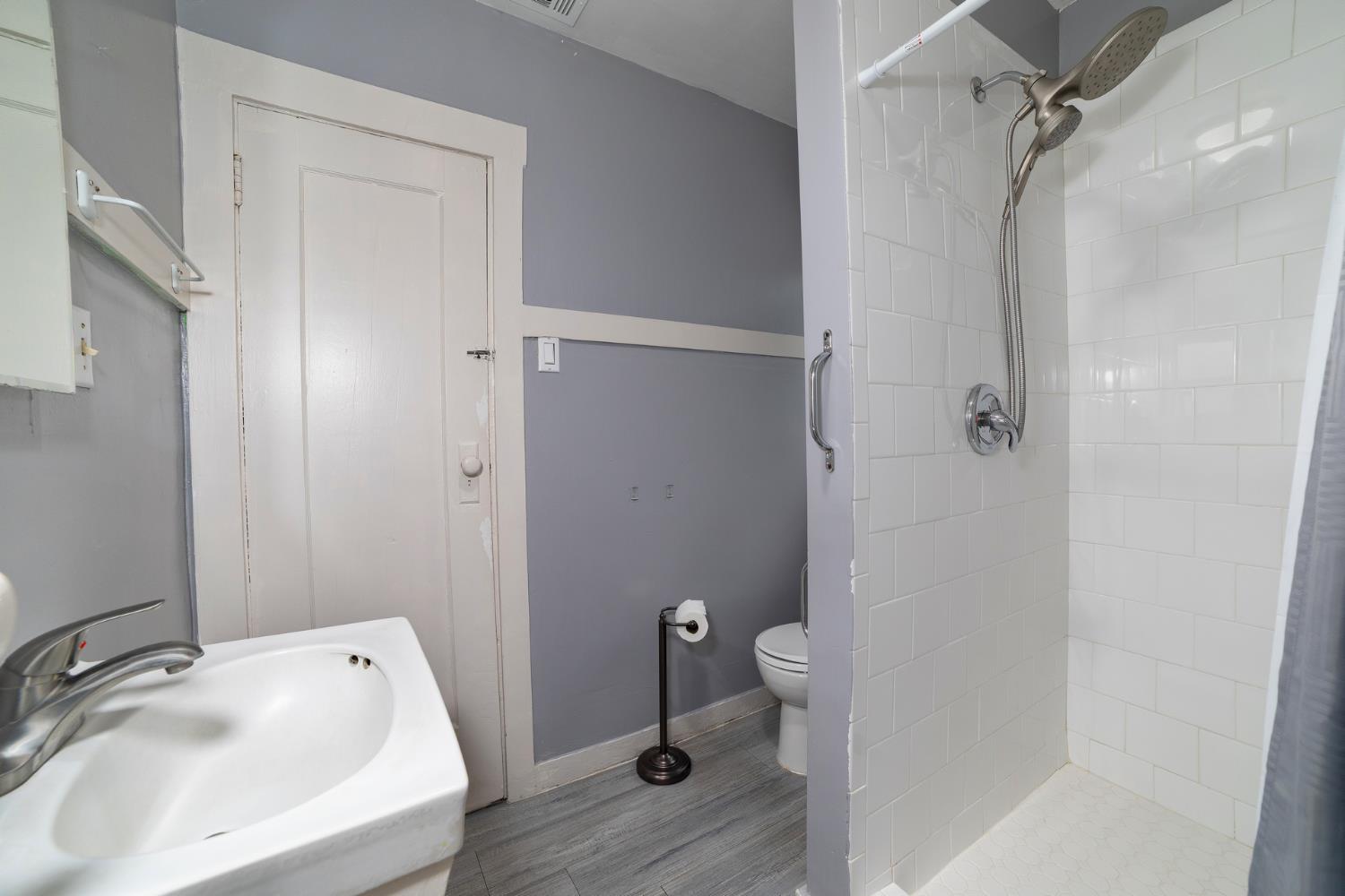 1044 South Hope Avenue Reedley, CA 93654 - Photo 16 of 34