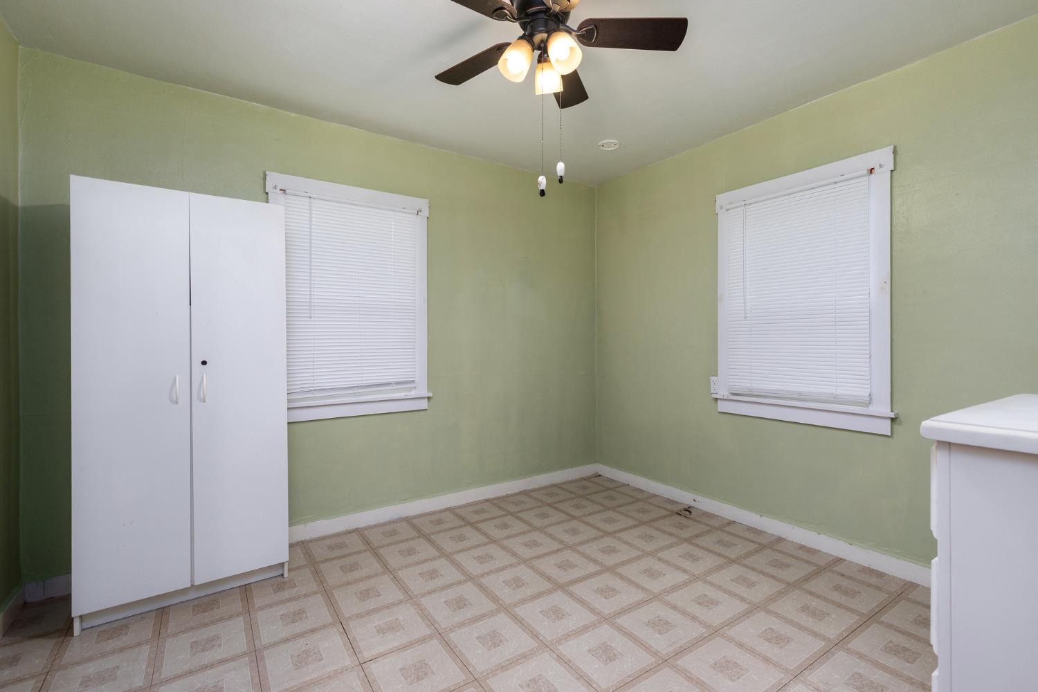 1044 South Hope Avenue Reedley, CA 93654 - Photo 17 of 34