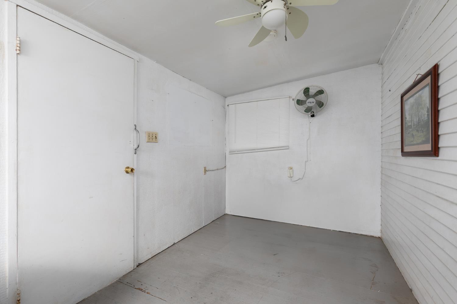 1044 South Hope Avenue Reedley, CA 93654 - Photo 20 of 34