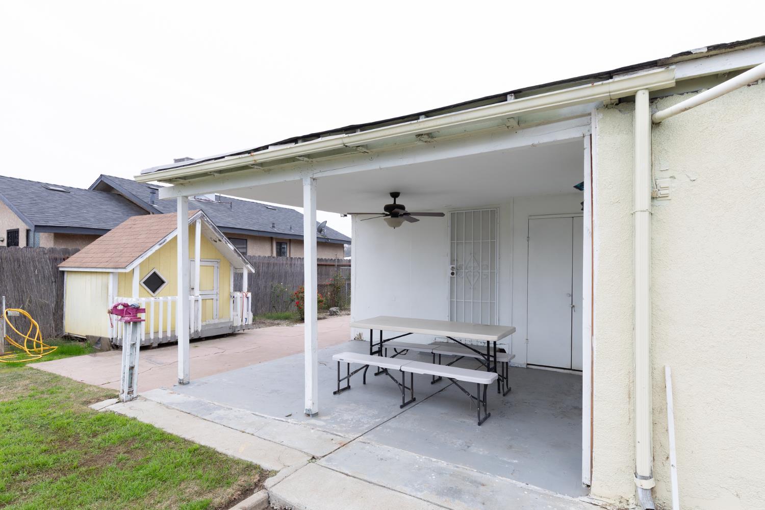 1044 South Hope Avenue Reedley, CA 93654 - Photo 23 of 34