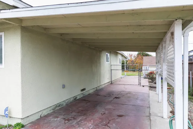 $294,000 | 1044 South Hope Avenue, Reedley, CA 93654