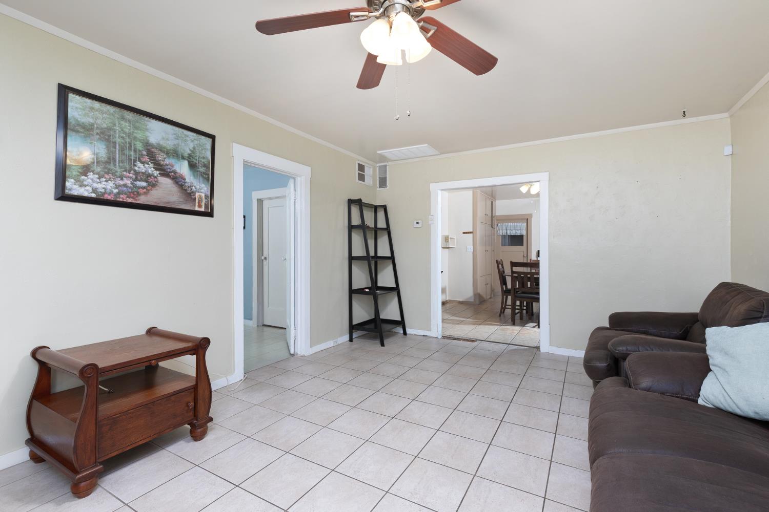 1044 South Hope Avenue Reedley, CA 93654 - Photo 7 of 34