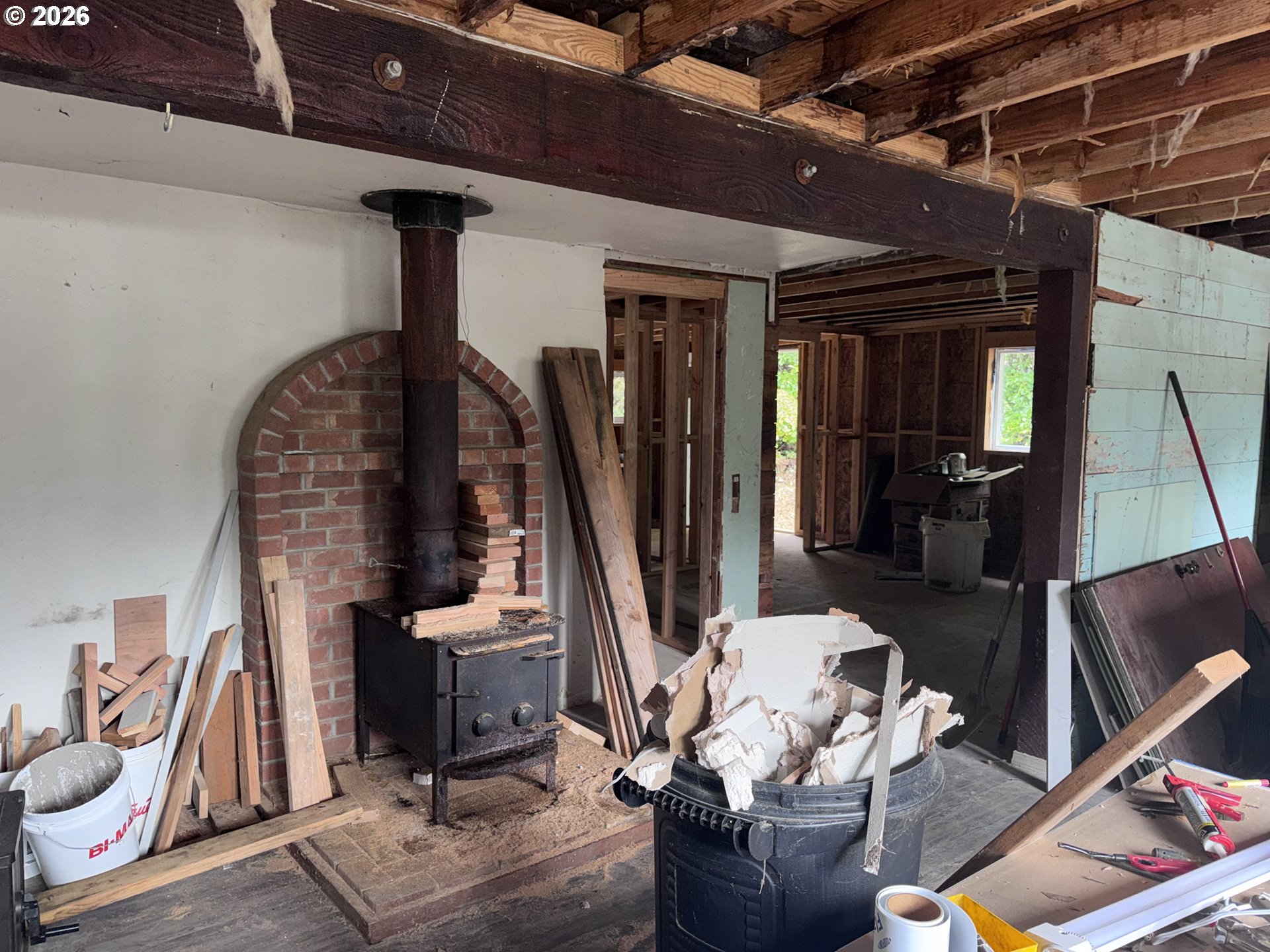 4923 Mitchell Loop Road Florence, OR 97439 - Photo 8 of 22 a living room with furniture