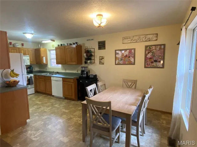 $254,900 | 670 Lone Pine Road, Houston, MO 65483