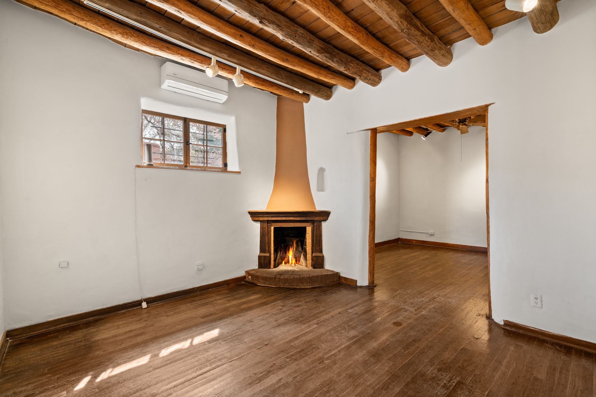 634 Canyon Road Santa Fe, NM 87501 - Photo 5 of 53