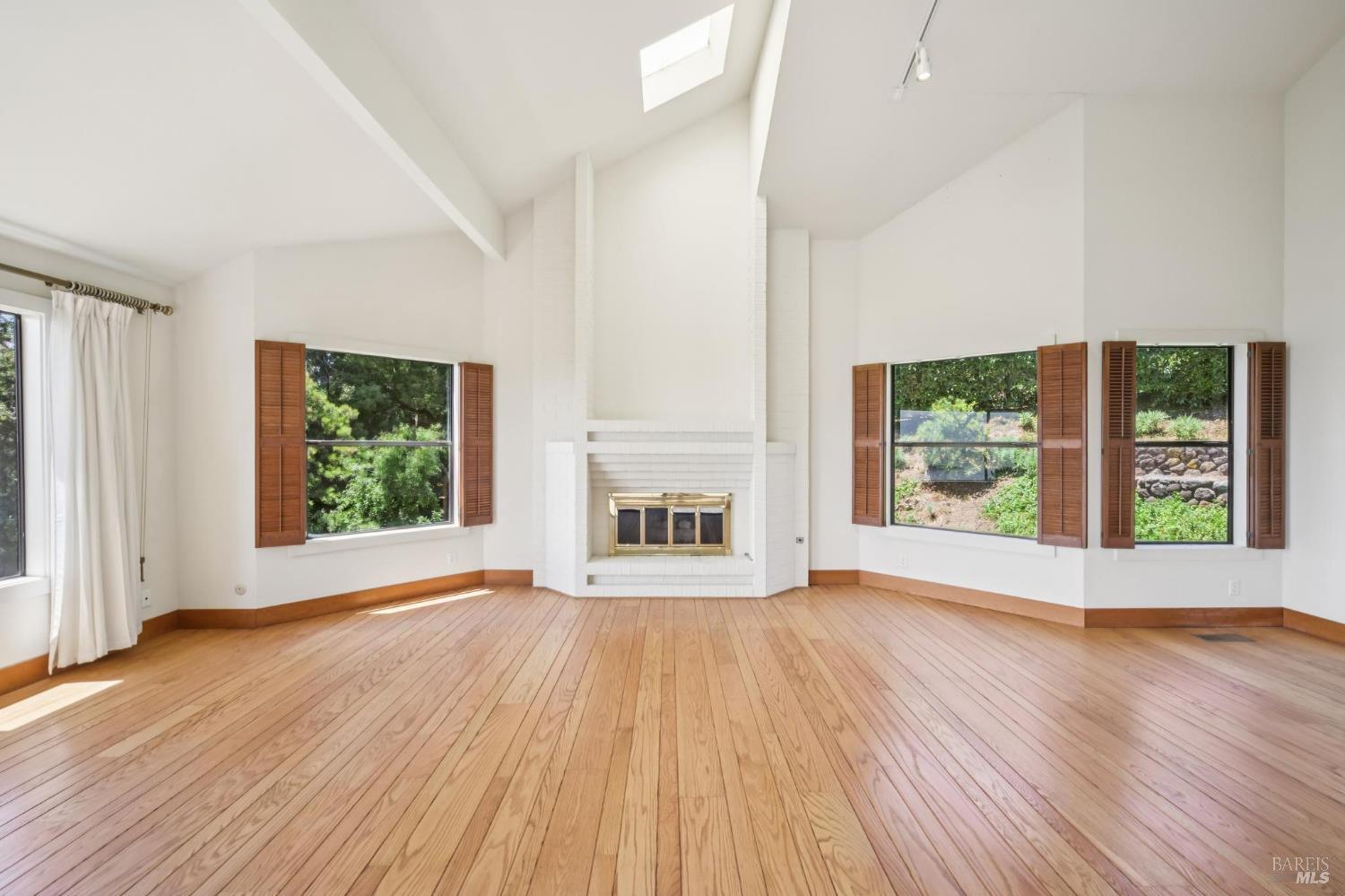 260 Highland Avenue San Rafael, CA 94901 - Photo 9 of 66