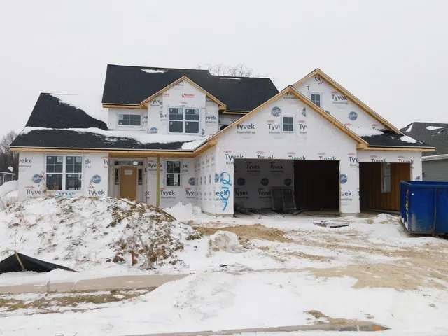 $729,990 | 237 Mulberry Lane, Grafton, WI 53024