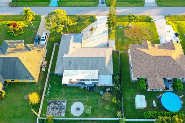 a view of an house with backyard space and garden