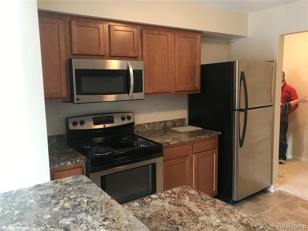 1655 Riverside Drive, Unit 12 Rochester Hills, MI 48309 - Photo 5 of 6