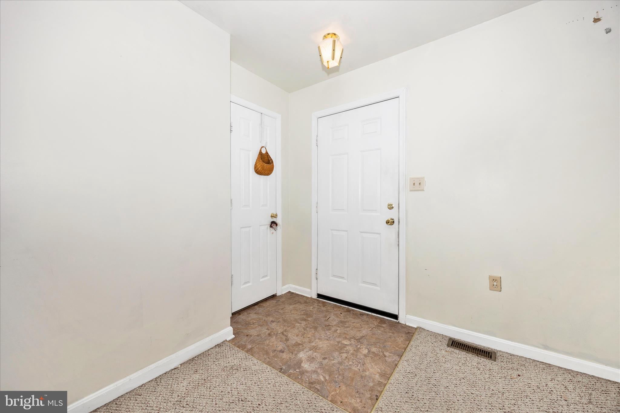 9549 Fingerboard Road Ijamsville, MD 21754 - Photo 6 of 50 Foyer