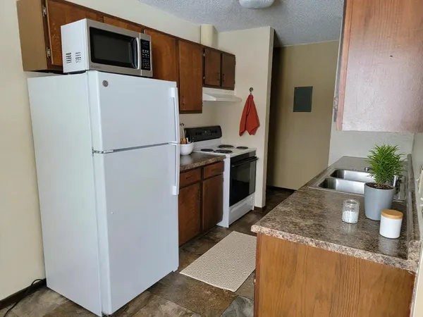 $600 | 328 Lake Street, Unit 7, Clinton, MN 56225