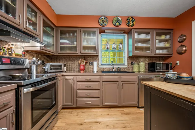 $395,000 | 144 Beechwood W Drive, Columbus, NC 28722