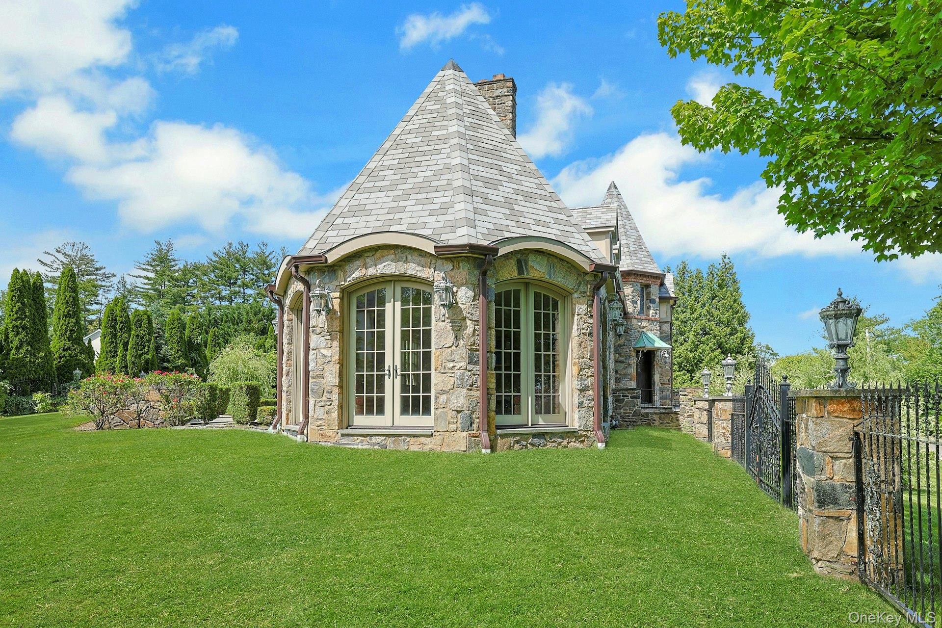 77 Deerhurst Road Scarsdale, NY 10583 - Photo 27 of 28 Gallery Image 27